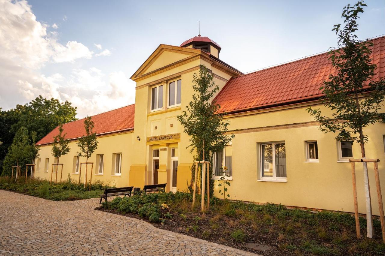 Hotel Zamecek Podebrady Luaran gambar