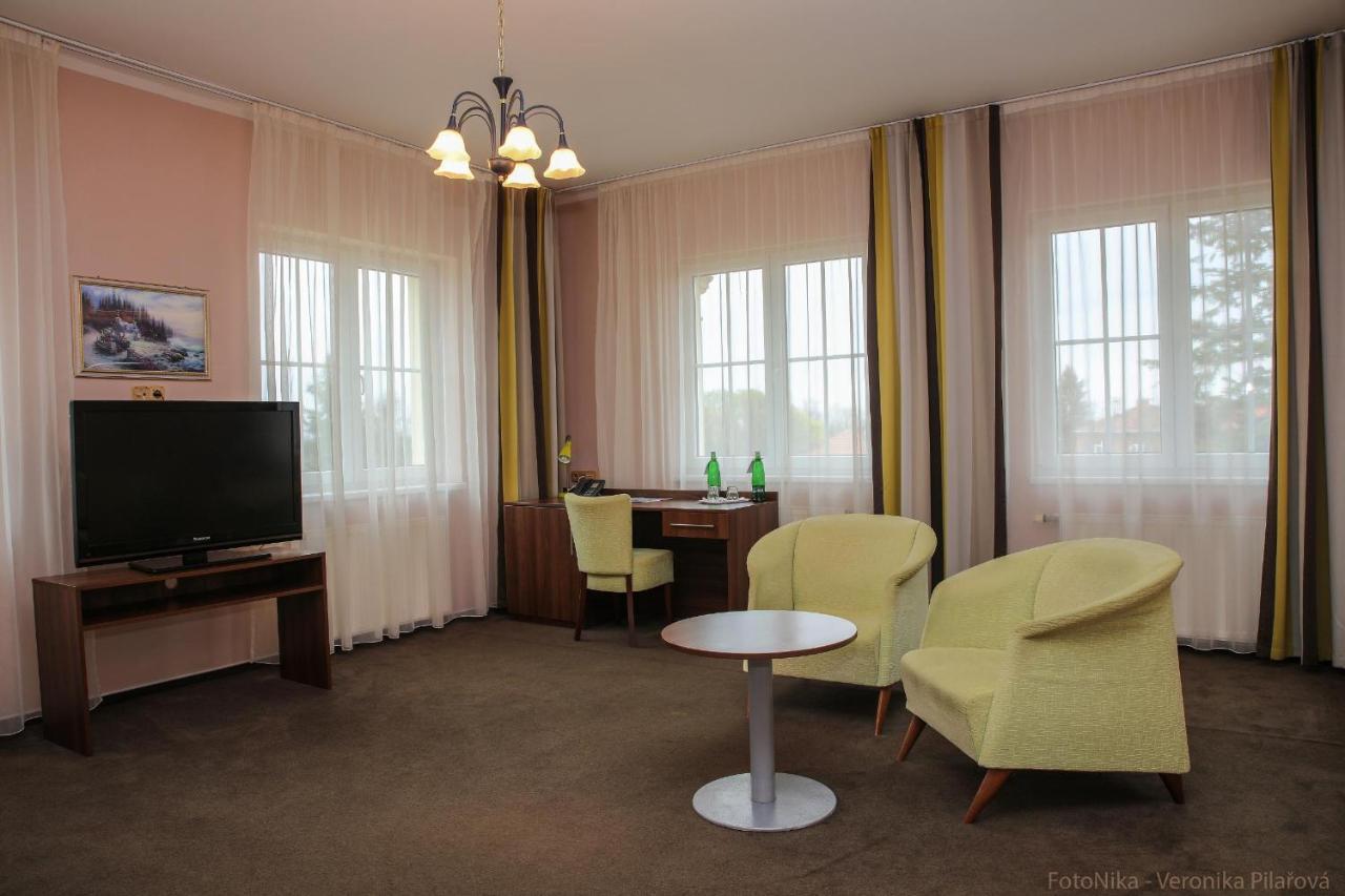 Hotel Zamecek Podebrady Luaran gambar
