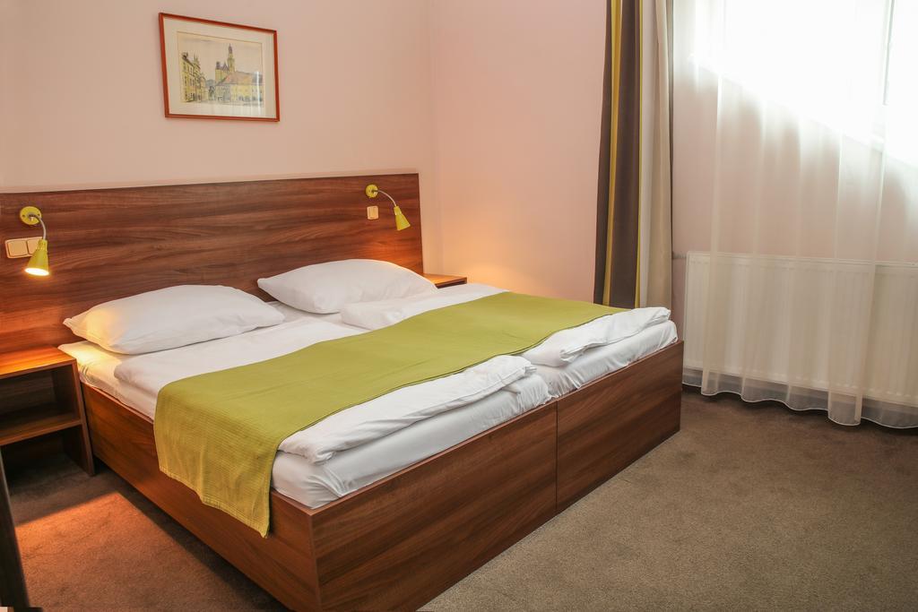 Hotel Zamecek Podebrady Luaran gambar